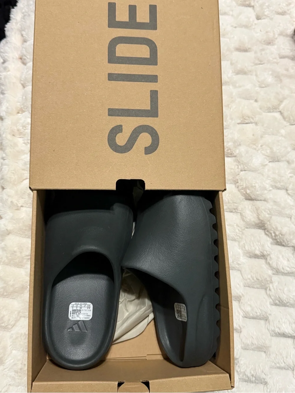 Adidas YZY SLIDE KIDS Size 3